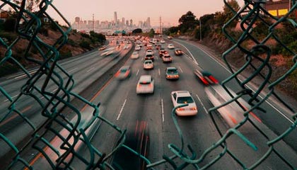 还是差点！张玉宁禁区弧顶远射中柱弹出，河南队逃过一劫